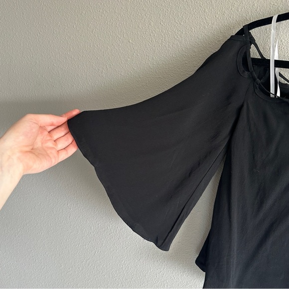 NWT Lovers & Friends Black Off-Shoulder Halter Top XS - Picture 3 of 12